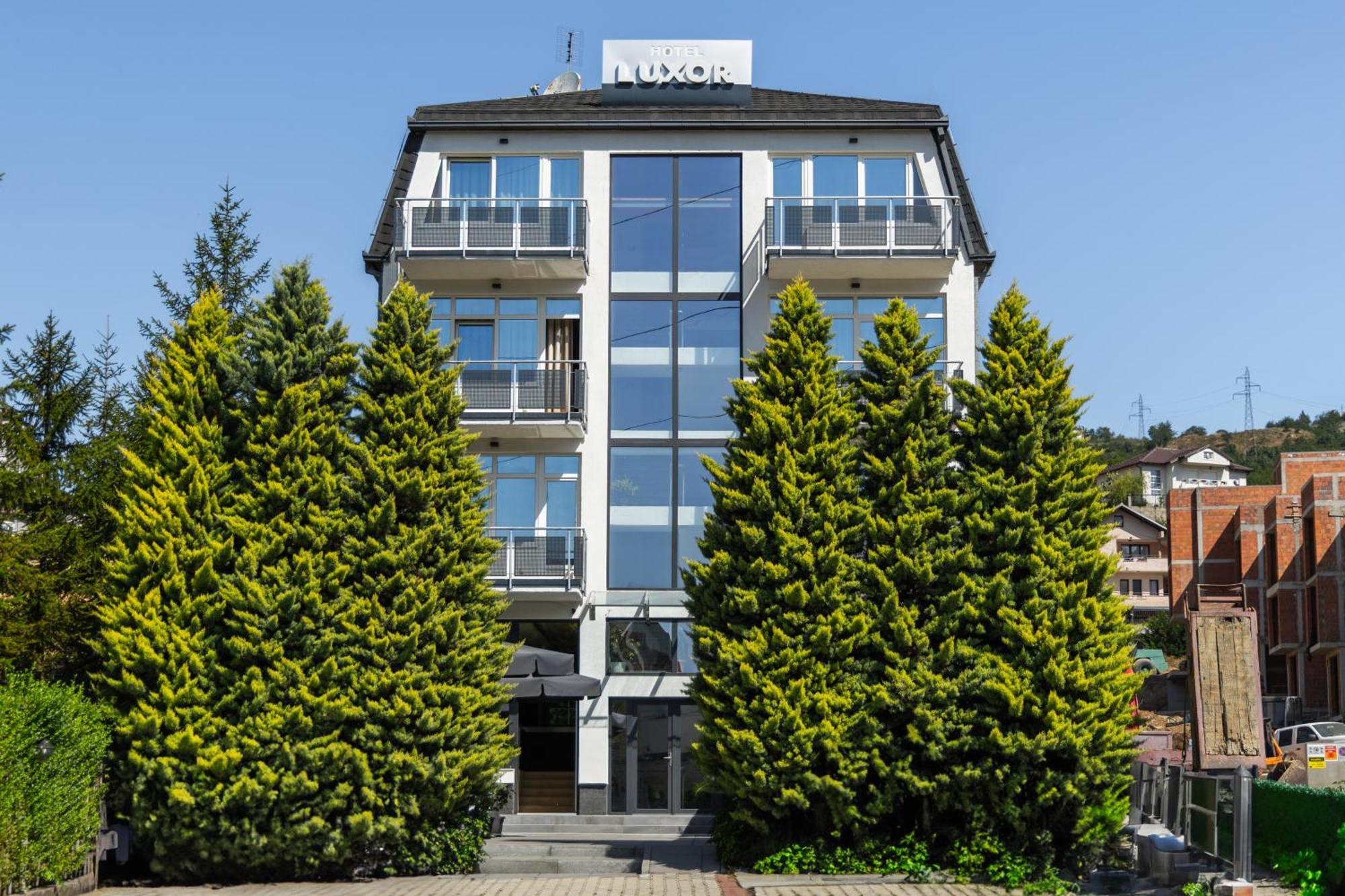 Hotel Luxor Pristina Exterior photo