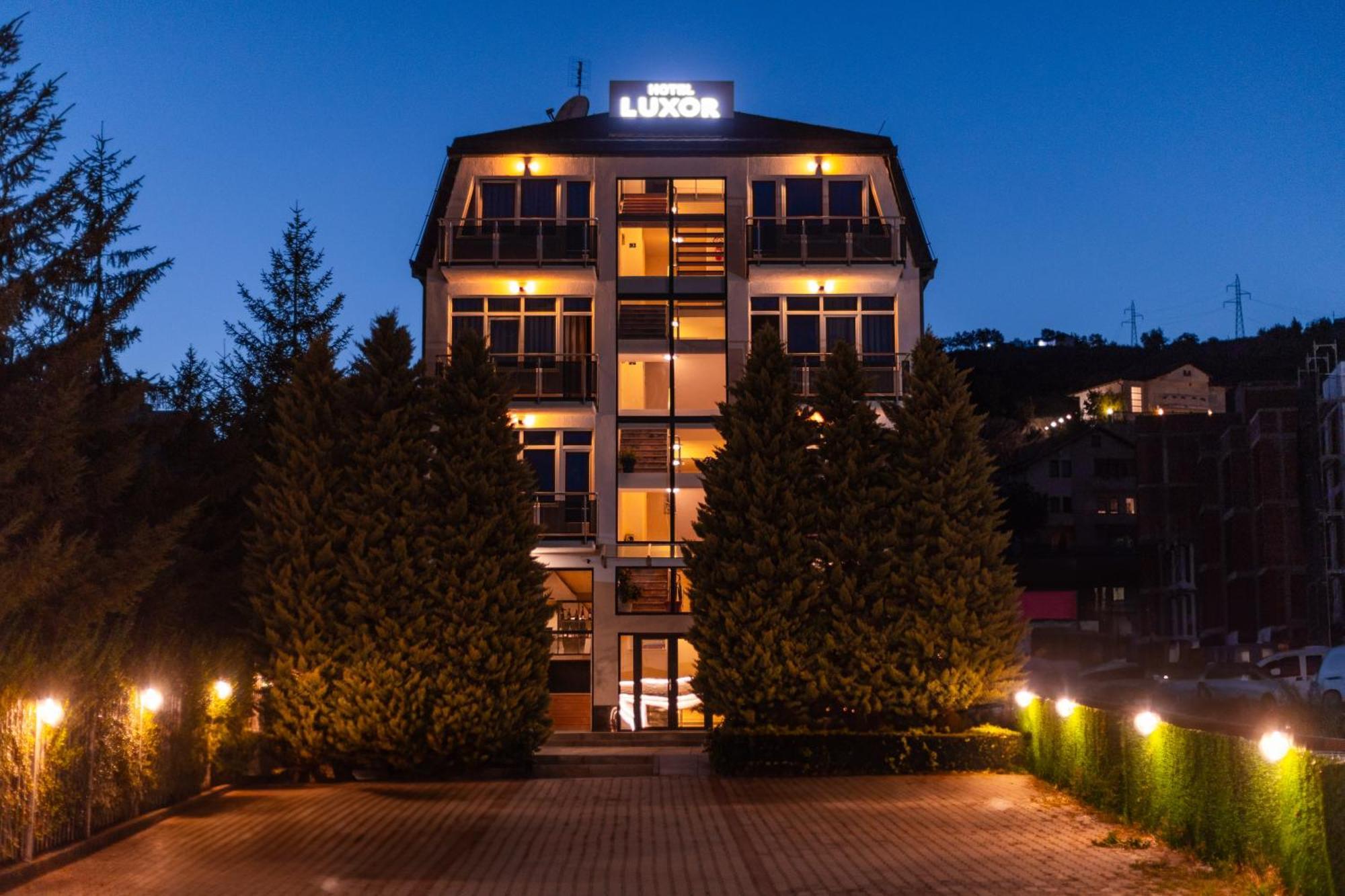 Hotel Luxor Pristina Exterior photo